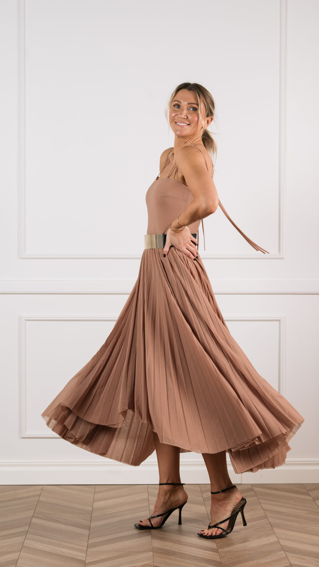 Plisseer kleit AWAKE