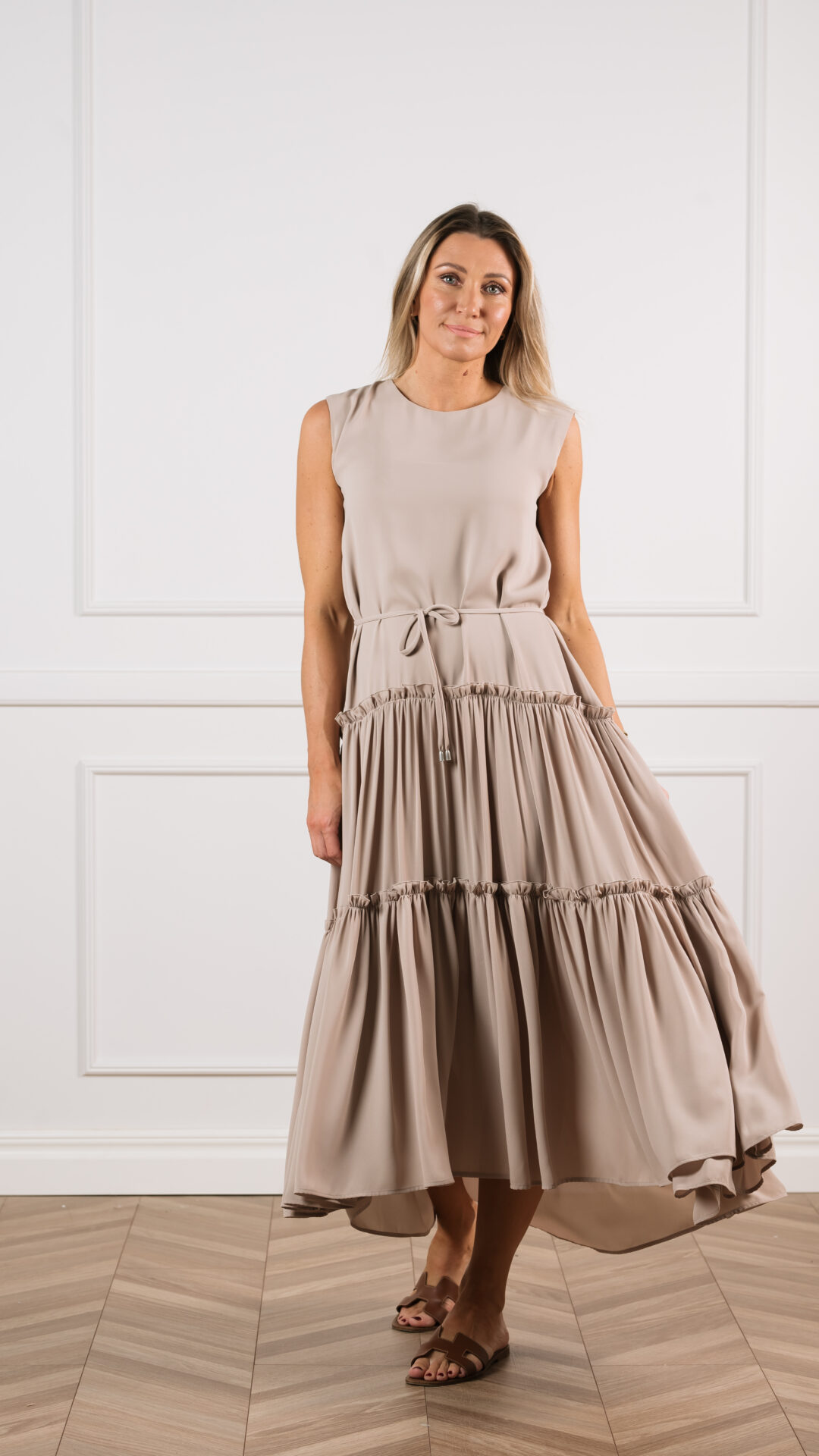 Piret Kuresaare beež lendlev kleit